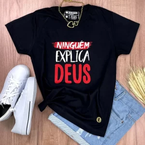 Camiseta Feminina Branca Ninguém Explica Deus - Imagem 3