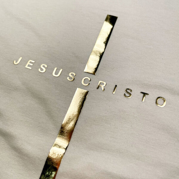 Camiseta Feminina Preta Cruz Dourada Jesus Cristo