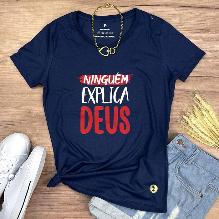 Camiseta Feminina Branca Ninguém Explica Deus - Imagem 5
