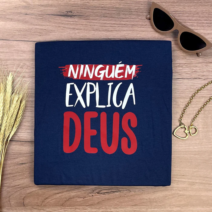 Camiseta Feminina Branca Ninguém Explica Deus - Imagem 6
