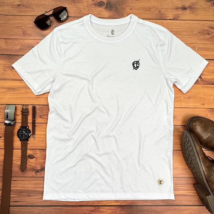 Camiseta Masculina Branca Escudo Fé Detalhe - Imagem 1