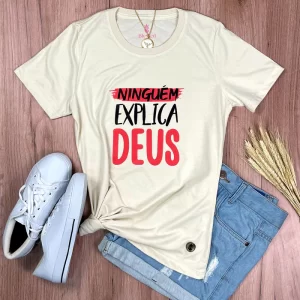 Camiseta Feminina Branca Ninguém Explica Deus - Imagem 9