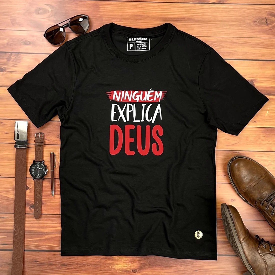 Camiseta Masculina Preta Ninguém explica Deus - Imagem 1