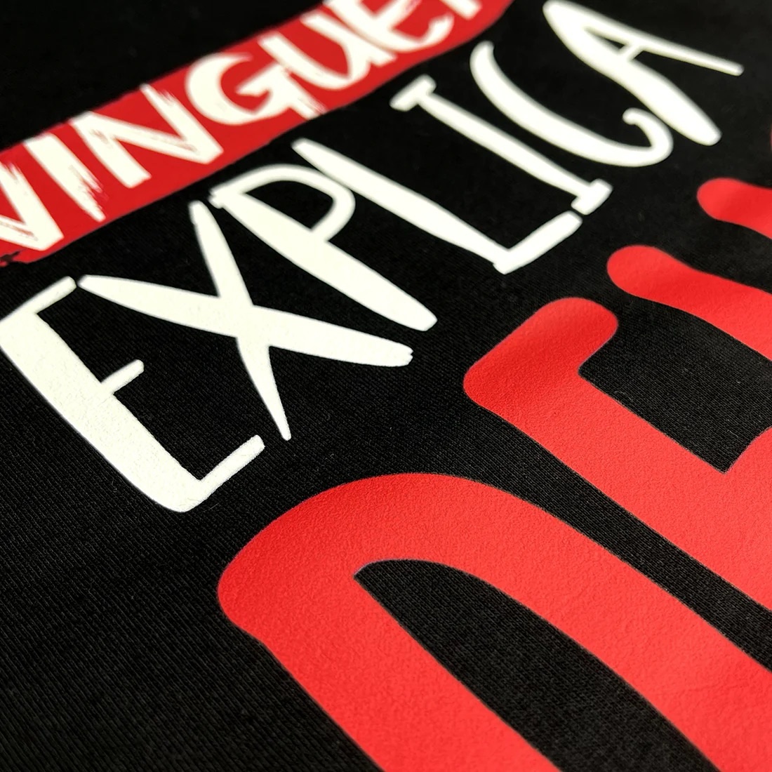 Camiseta Masculina Preta Ninguém explica Deus - Imagem 2