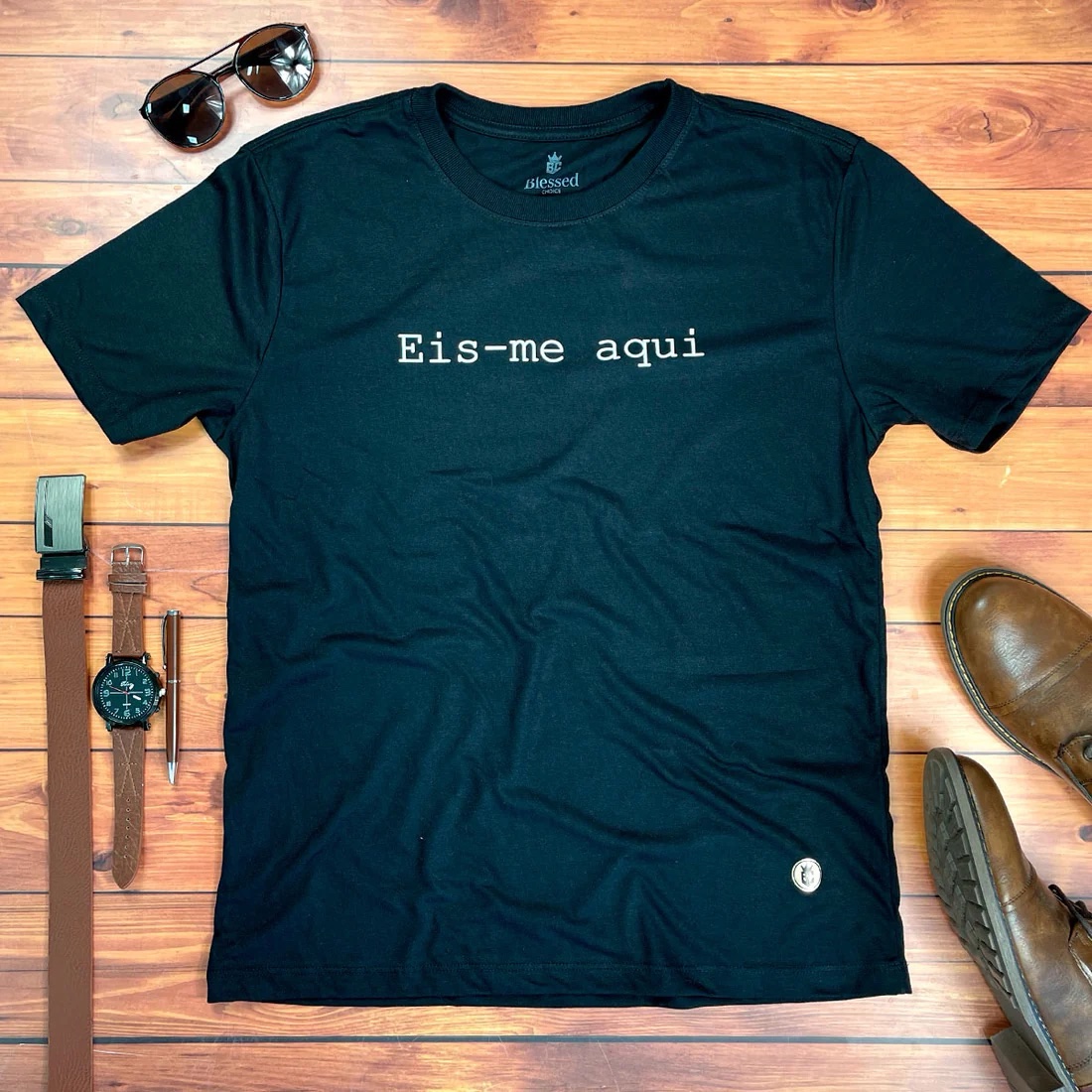Camiseta Masculina Preta Eis-me Aqui - Imagem 1