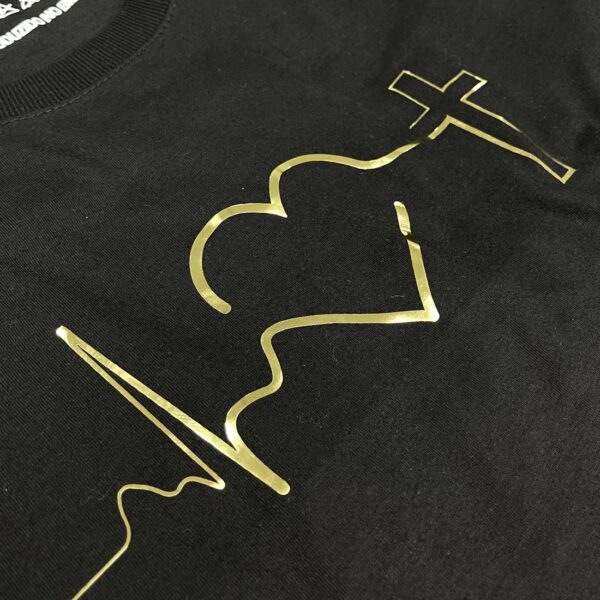 Camiseta Feminina Preta Batimento Coração Dourado