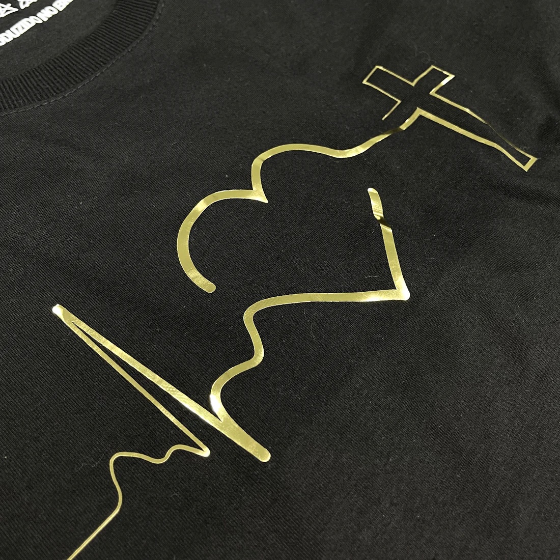 Camiseta Feminina Preta Batimento Coração Dourado - Imagem 2