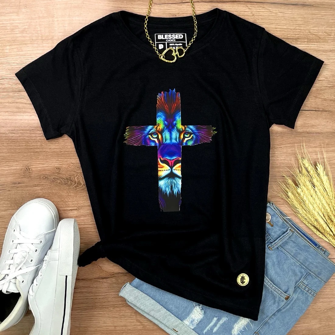 Camiseta Feminina Preta Cruz Leão Azul - Imagem 1