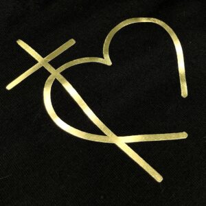 Camiseta Feminina Preta Cruz Coração Minimalista - Imagem 2