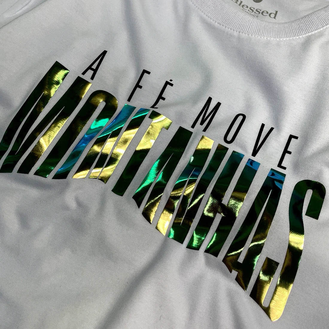 Camiseta Feminina Branca A fé move Montanhas Camaleão - Imagem 2