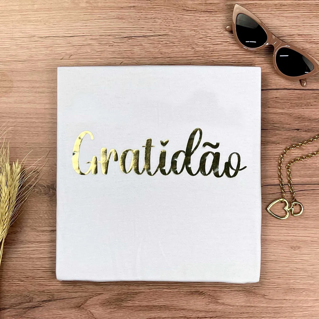 Camiseta Feminina Branca Gratidão Dourado - Imagem 2
