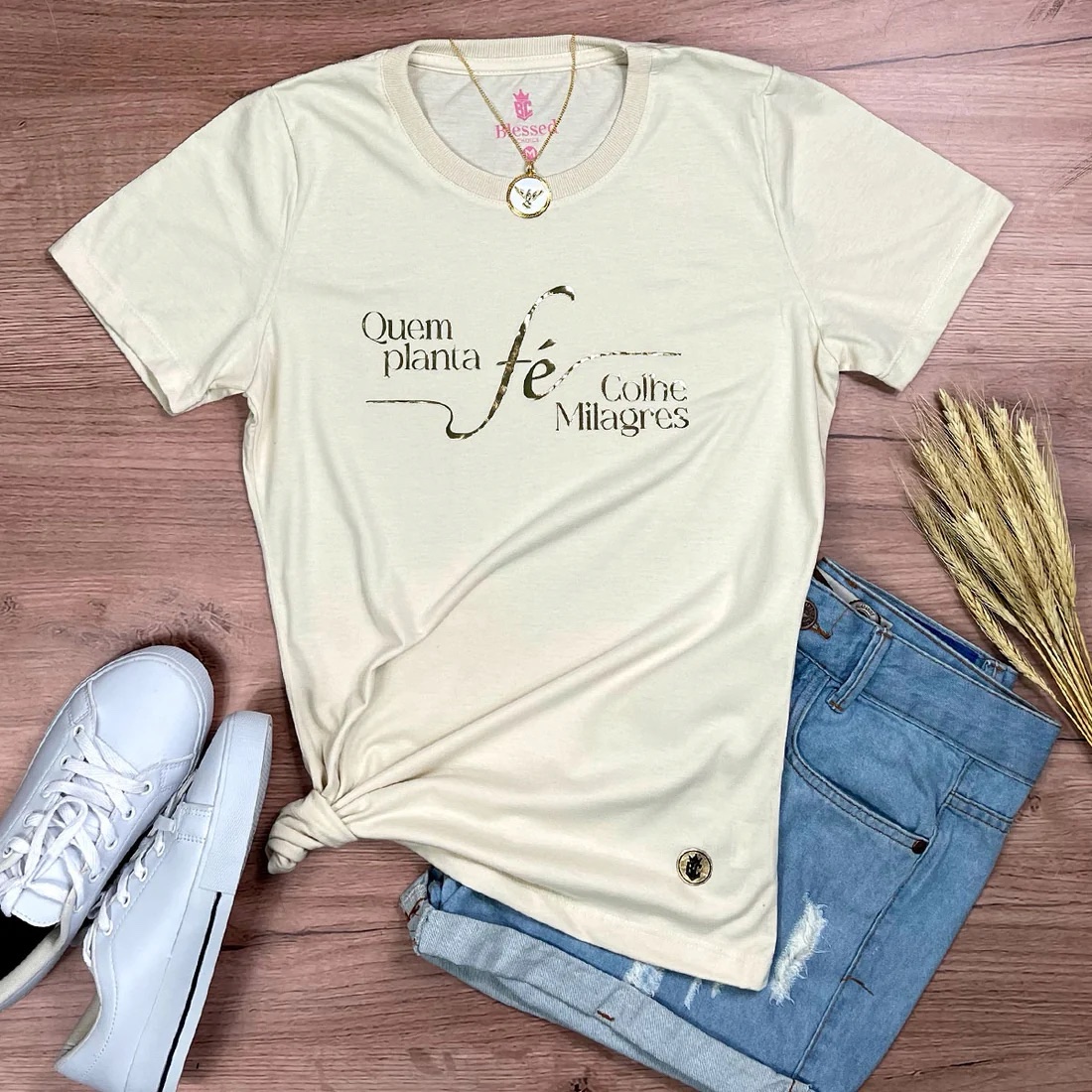 Camiseta Feminina Off White Quem Planta Fé Colhe Milagres - Imagem 1