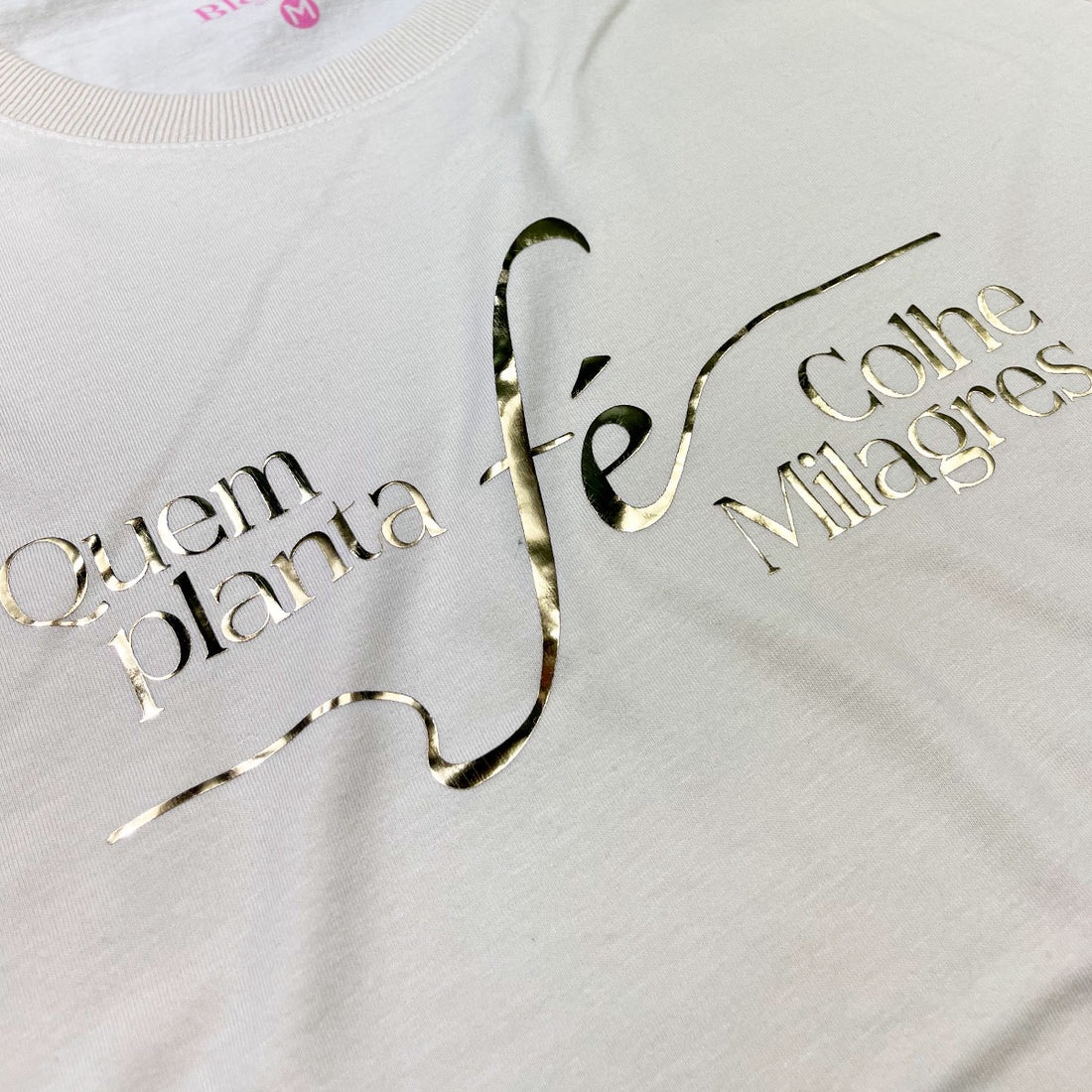 Camiseta Feminina Off White Quem Planta Fé Colhe Milagres - Imagem 2