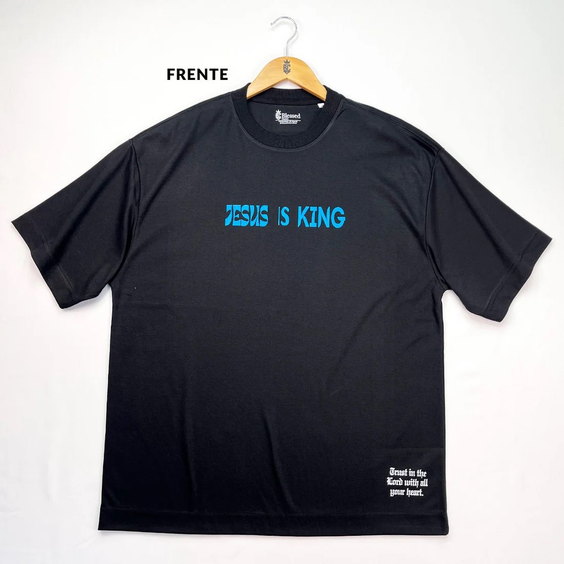 Oversized Preta Full Jesus Is King Azul - Imagem 1