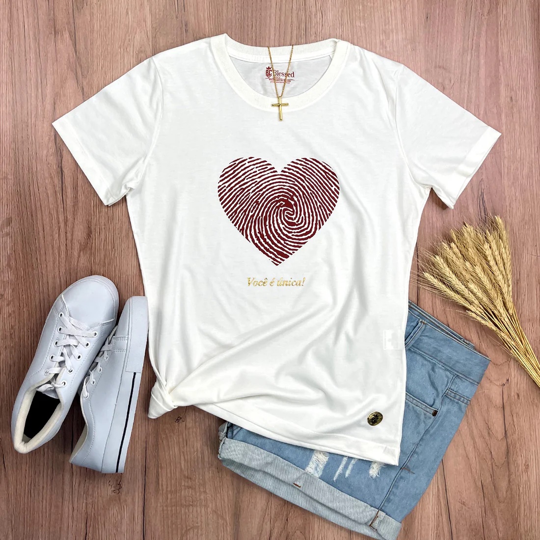 Camiseta Feminina Off White Coração Digital Você É Única - Imagem 1