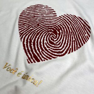 Camiseta Feminina Off White Coração Digital Você É Única - Imagem 2