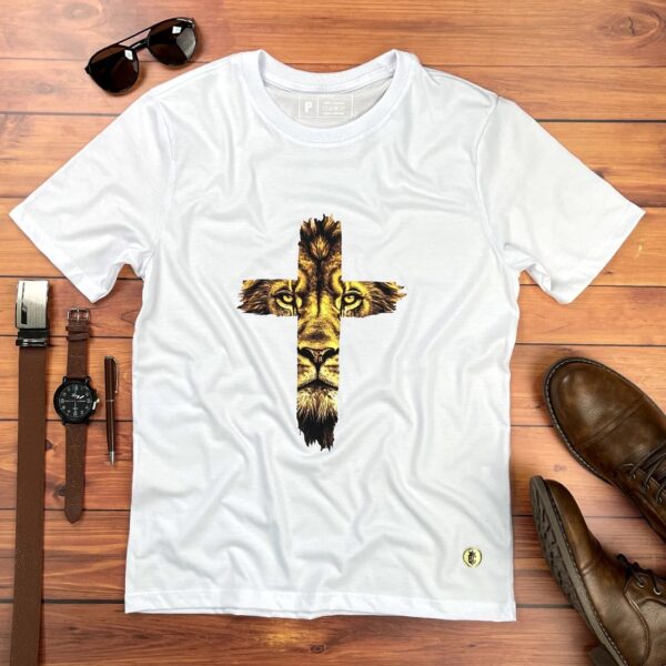 Camiseta Masculina Preta Cruz Leão Dourado