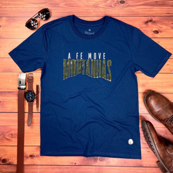 Camiseta Masculina Preta A fé Move Montanhas Camaleão