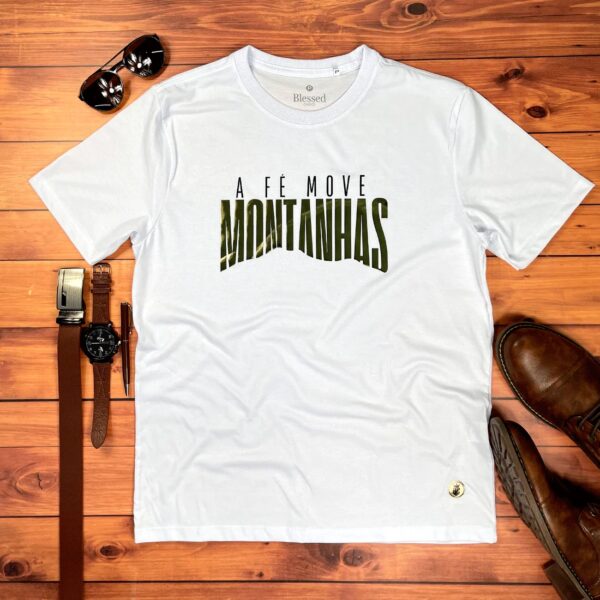 Camiseta Masculina Preta A fé Move Montanhas Camaleão