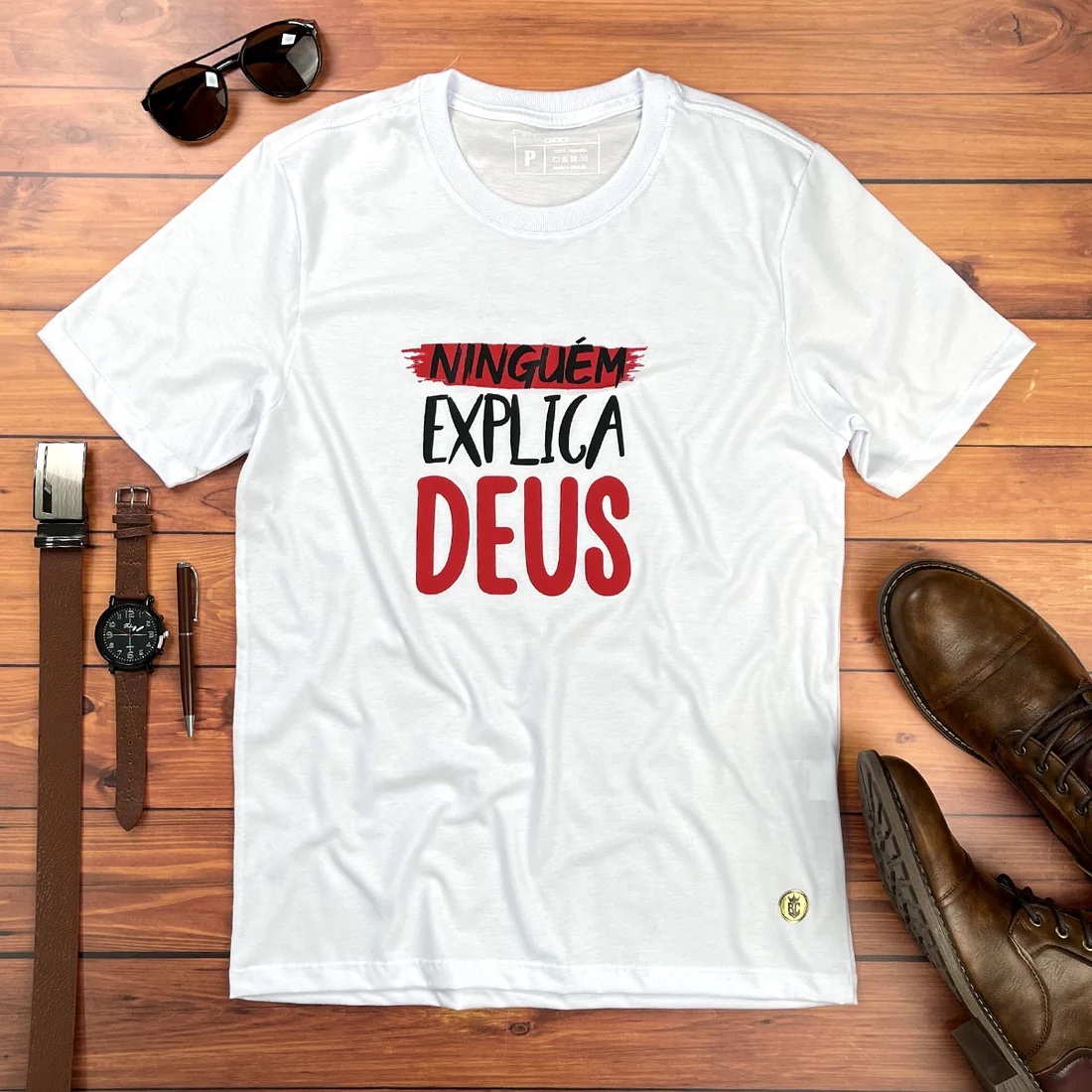 Camiseta Masculina Preta Ninguém explica Deus - Imagem 3