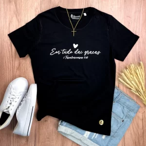 Camiseta Feminina Preta Em Tudo Dai Graças - Imagem 1