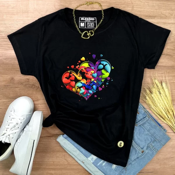Camiseta Feminina Preta Corações