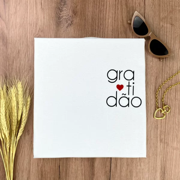 Camiseta Feminina Branca Gratidão Coração