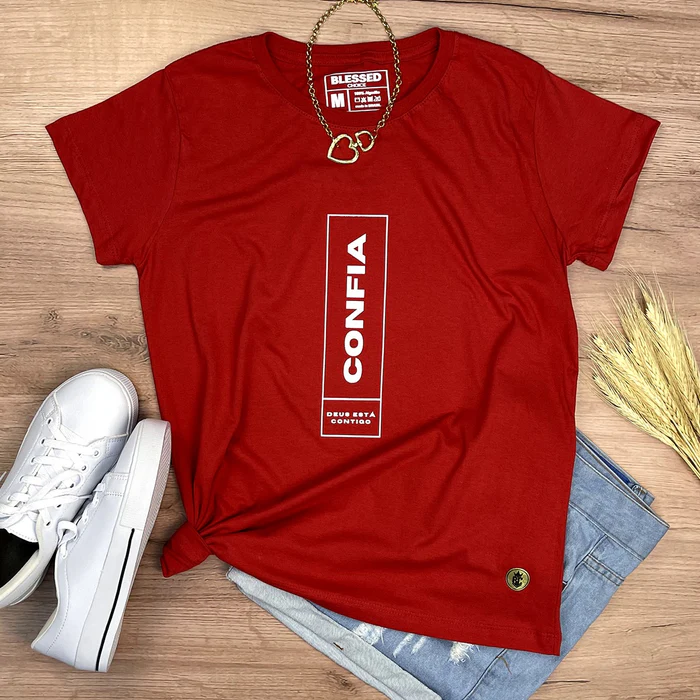 Camiseta Feminina Vermelha Confia Deus Está Contigo - Imagem 1