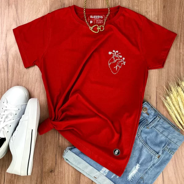 Camiseta Feminina Vermelha Coração