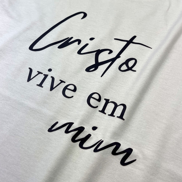 Camiseta Feminina Off White Cristo Vive Em Mim - Imagem 2