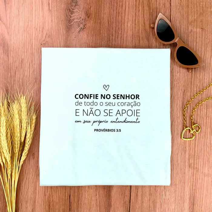 Camiseta Feminina Branca Confie No Senhor De Todo O Seu Coração - Imagem 2