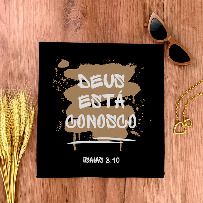 Camiseta Feminina Preta Deus Está Conosco - Imagem 2