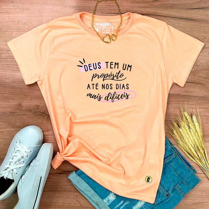Camiseta Feminina Salmão Deus Tem Um Propósito Até Nos Dias Mais Difíceis - Imagem 1