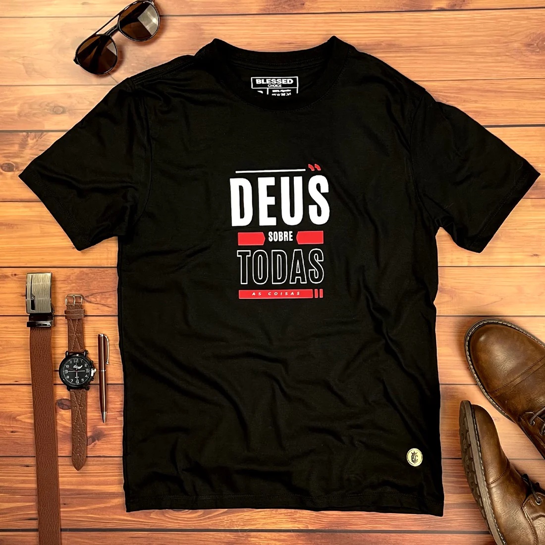 Camiseta Masculina Preta Deus sobre todas as coisas - Imagem 1