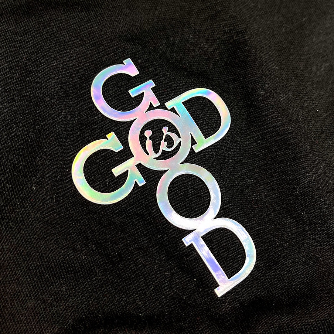Camiseta Masculina Preta God Is Good Detalhe - Imagem 2