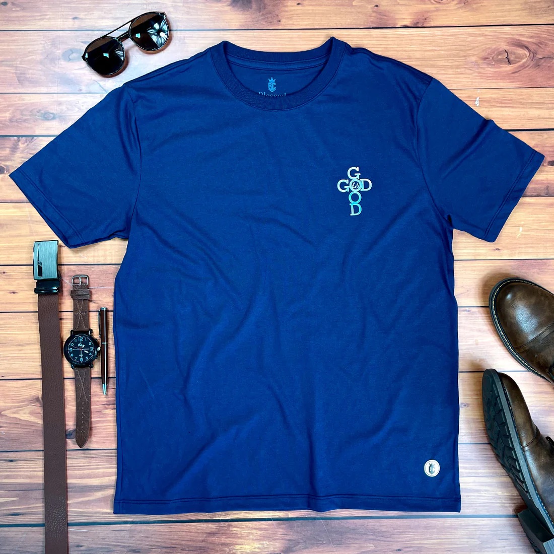 Camiseta Masculina Preta God Is Good Detalhe - Imagem 3