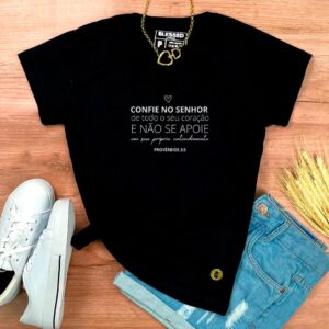 Camiseta Feminina Branca Confie No Senhor De Todo O Seu Coração - Imagem 3