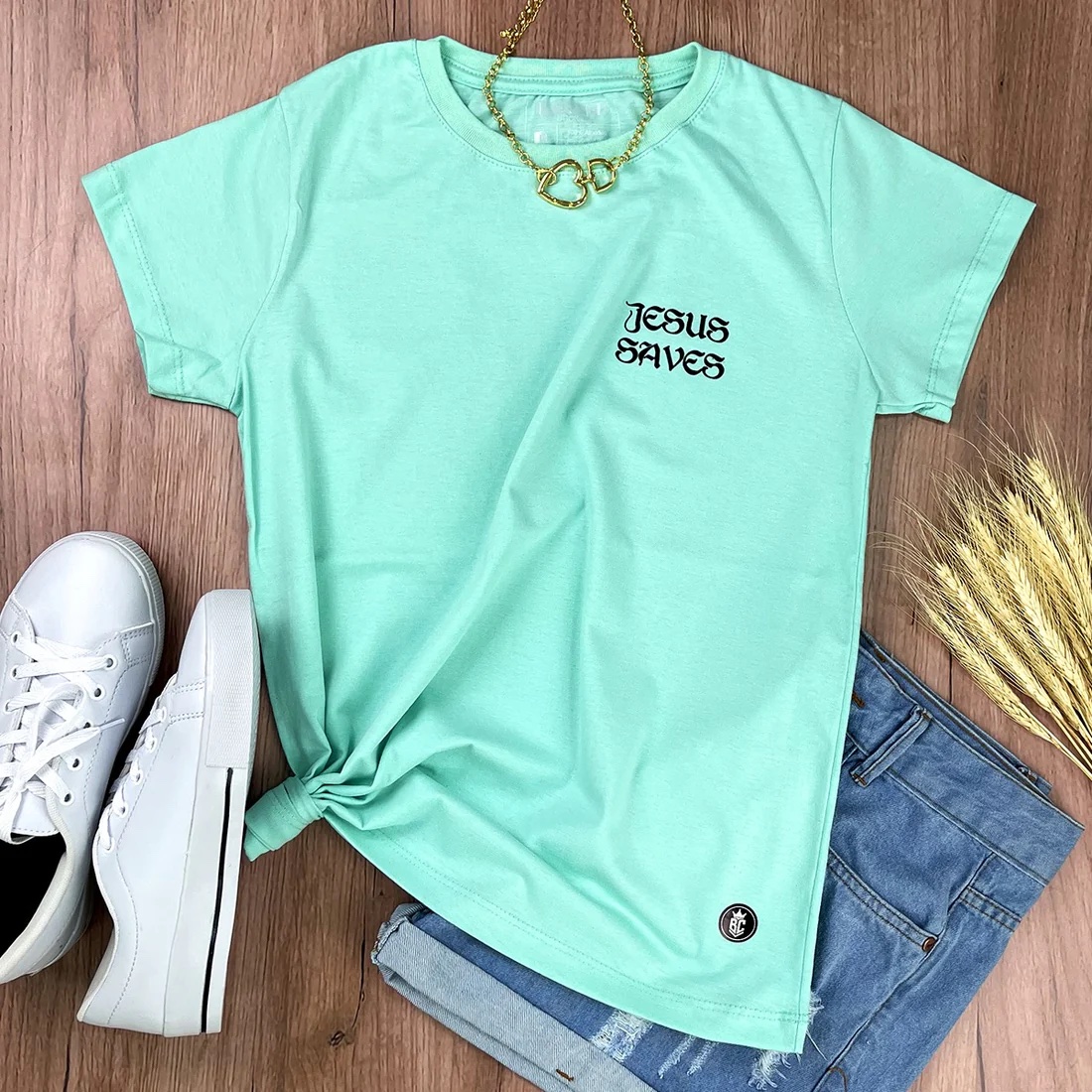 Camiseta Feminina Branca Jesus saves - Imagem 4