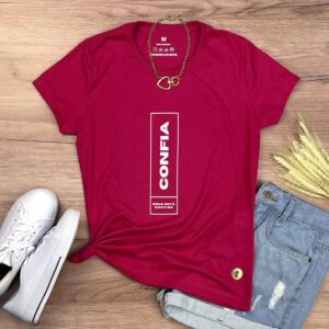 Camiseta Feminina Vermelha Confia Deus Está Contigo - Imagem 5