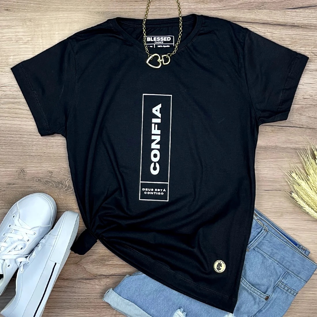 Camiseta Feminina Vermelha Confia Deus Está Contigo - Imagem 4