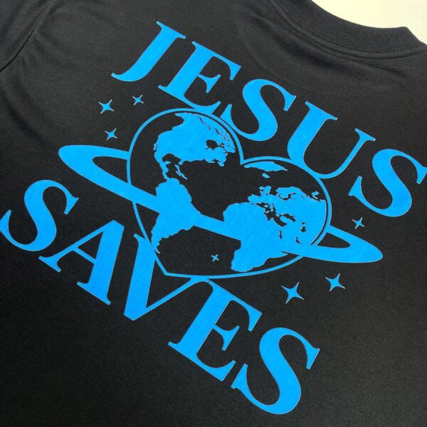 Oversized Off White Full Coração Jesus Saves